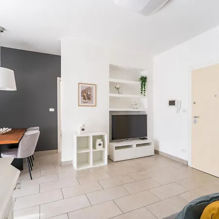 Maison Lumiere, Design Apt 5 Min From Tiburtina Station-3