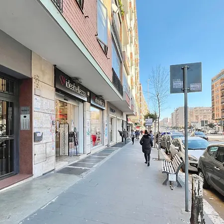 Maison Lumiere, Design Apt 5 Min From Tiburtina Station-2
